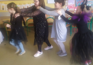 Dzieci tańczą 6